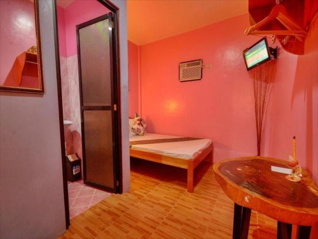 Oyo 622 Butterfly Totem Guesthouse プエルト・プリンセサ エクステリア 写真