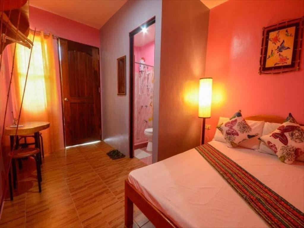 Oyo 622 Butterfly Totem Guesthouse プエルト・プリンセサ エクステリア 写真